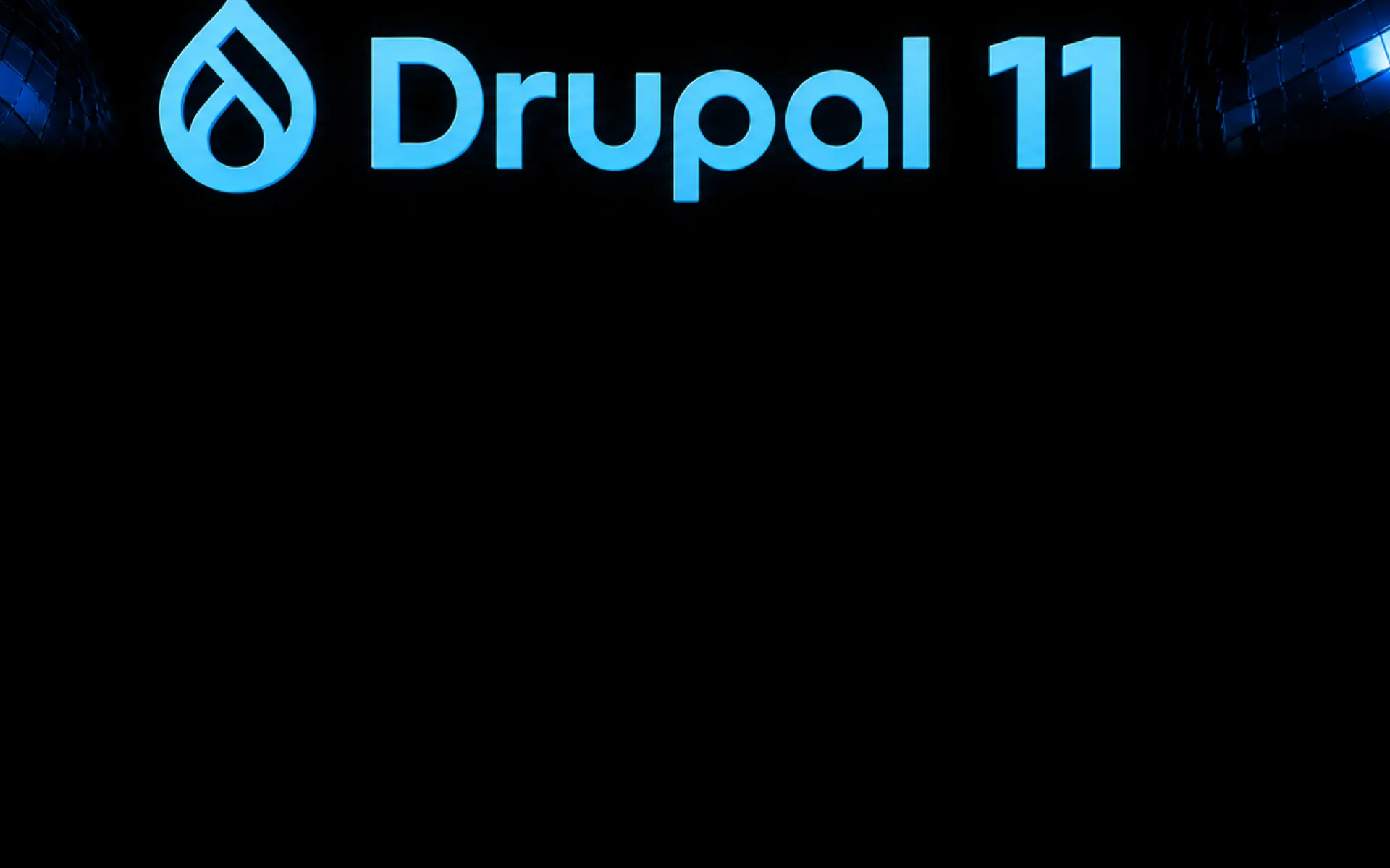 Drupal 11 mit Logo im schwarzen Hintergrund
